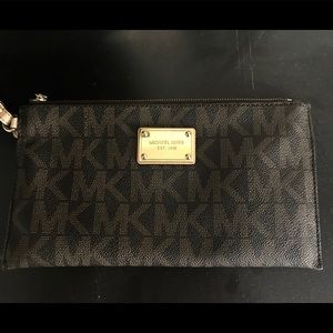 $40 FINAL!!! Michael Kors Wristlet